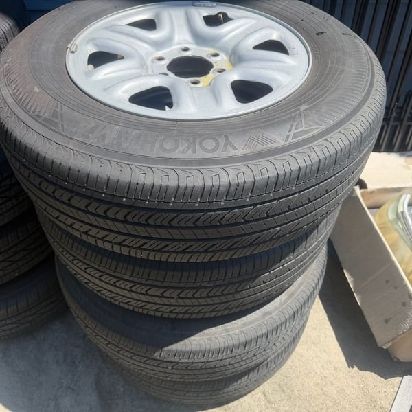 Yokohama Geolandar X-CV G057 245/75R18 112T Tires on OEM Toyota Wheels