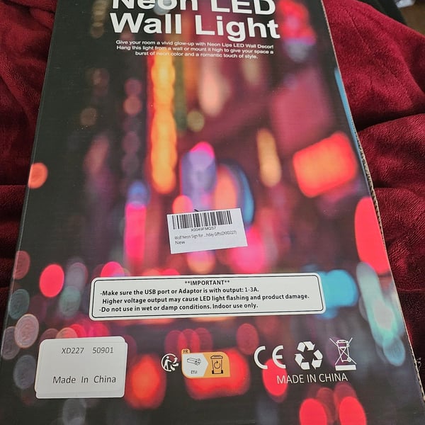 USB-Powered Neon LED Wall Light Sign (Lips Design)