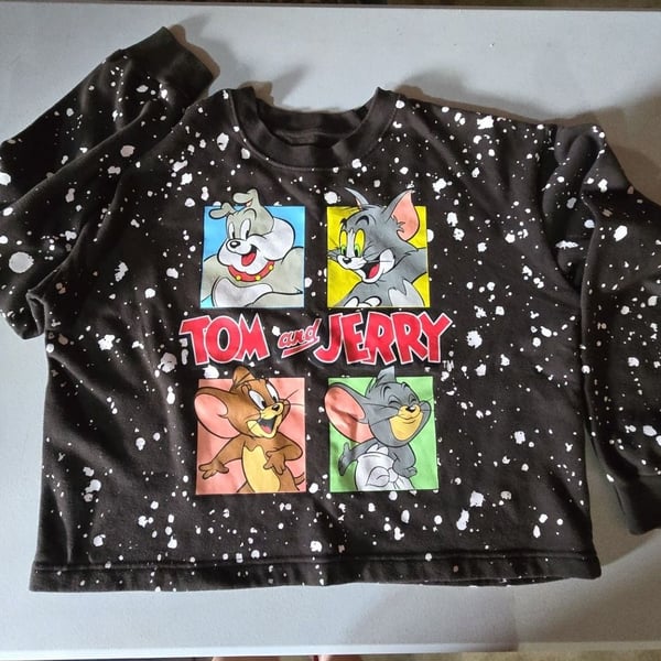 Tom & Jerry Paint Splatter Print Cropped Sweatshirt