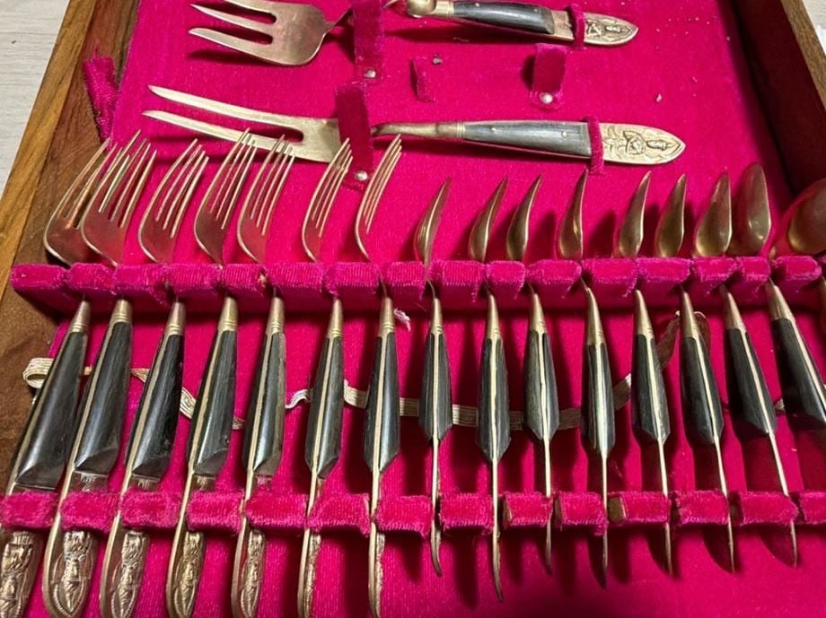 Vintage Starhouse Thailand Mid-Century Bronze and Wood Handle Flatware Set in Wooden Case 3