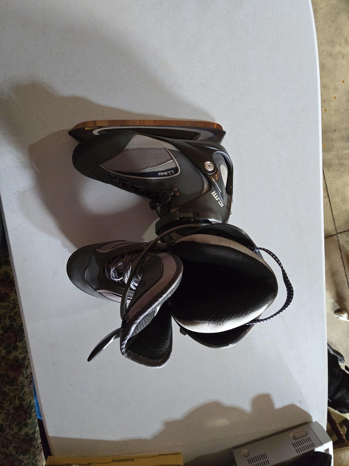 LL Bean IC.M1 Men's Thinsulate Insulated Soft Boot Ice Skates Size 10 7