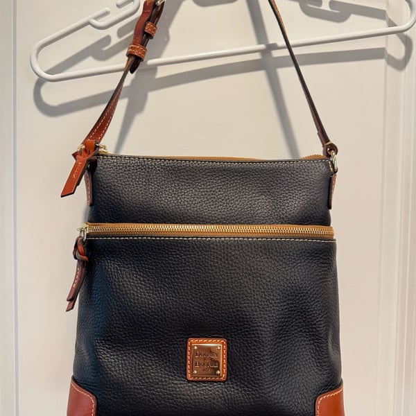 Dooney & Bourke Pebble Grain Leather Crossbody Bag in Black/Tan