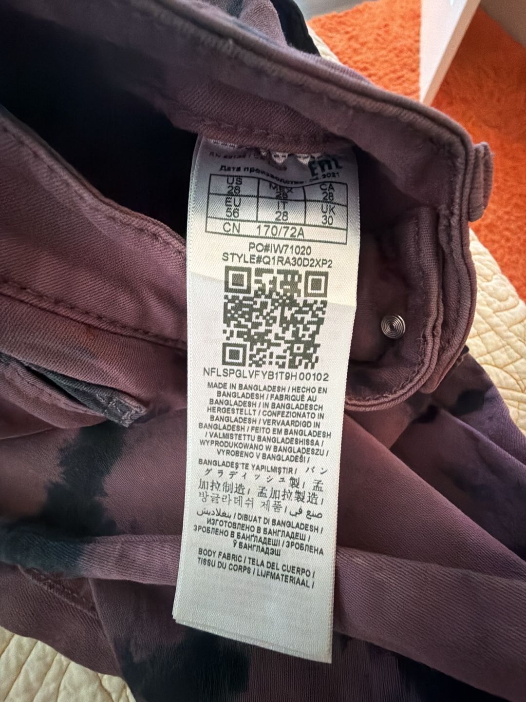 GUESS Burgundy Tie-Dye Wash Skinny Jeans size 28 3