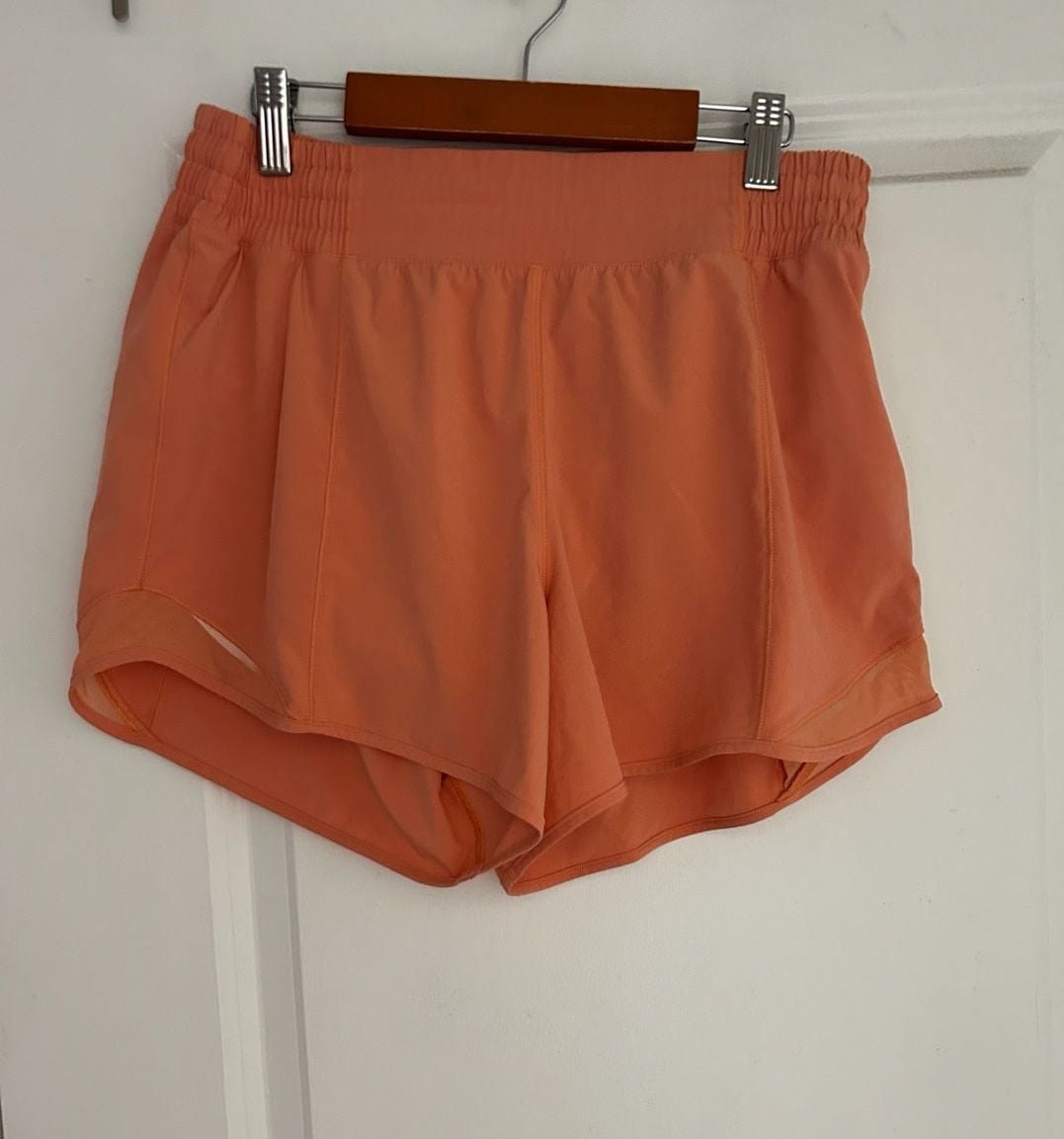 Lululemon Hotty Hot High-Rise Lined Short 4" size 8 2