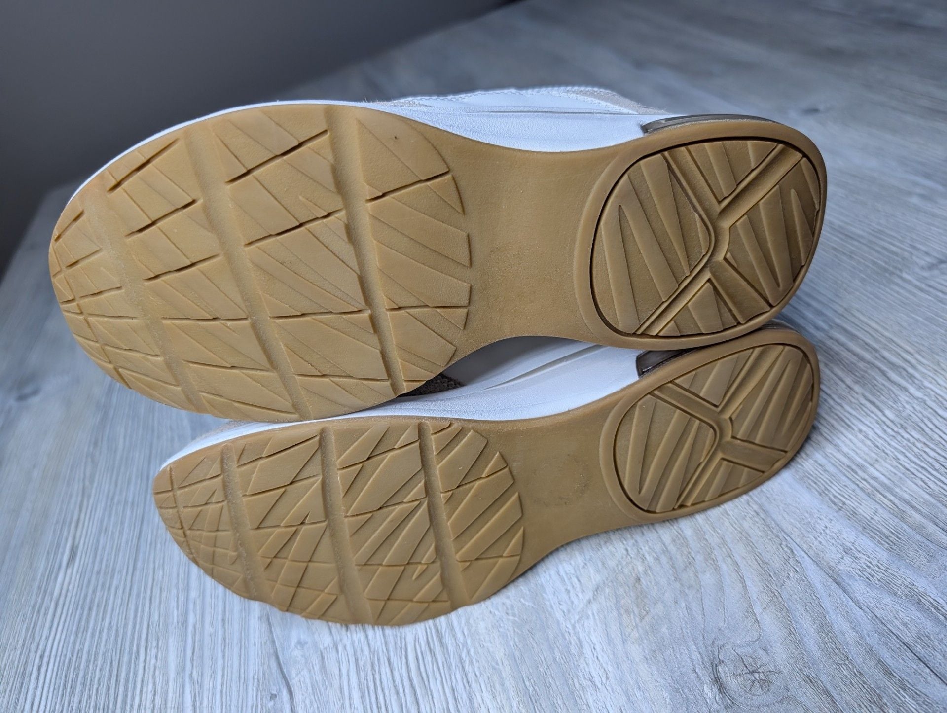 BOBS from Skechers Pulse Air Cream Mesh and Suede Sneakers 7.5 9