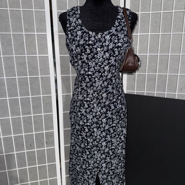 Appropriate Behavior Women's Sleeveless Floral Print Midi Dress with Button Front, Size 14