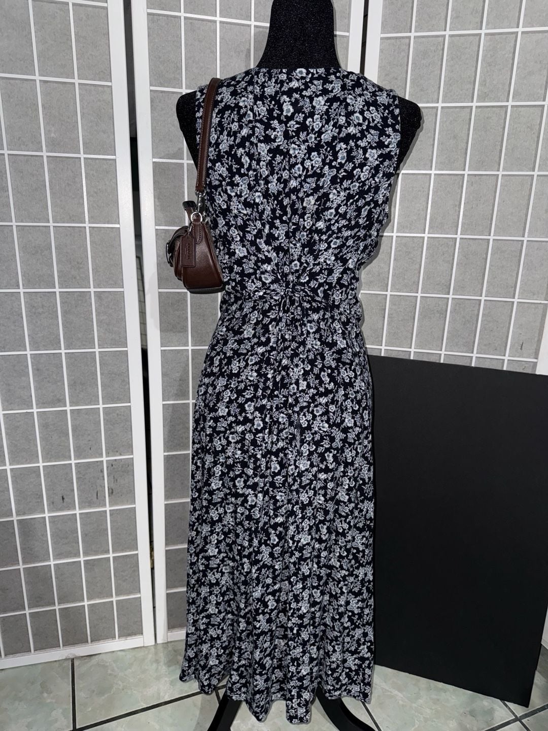 Appropriate Behavior Women's Sleeveless Floral Print Midi Dress with Button Front, Size 14 3