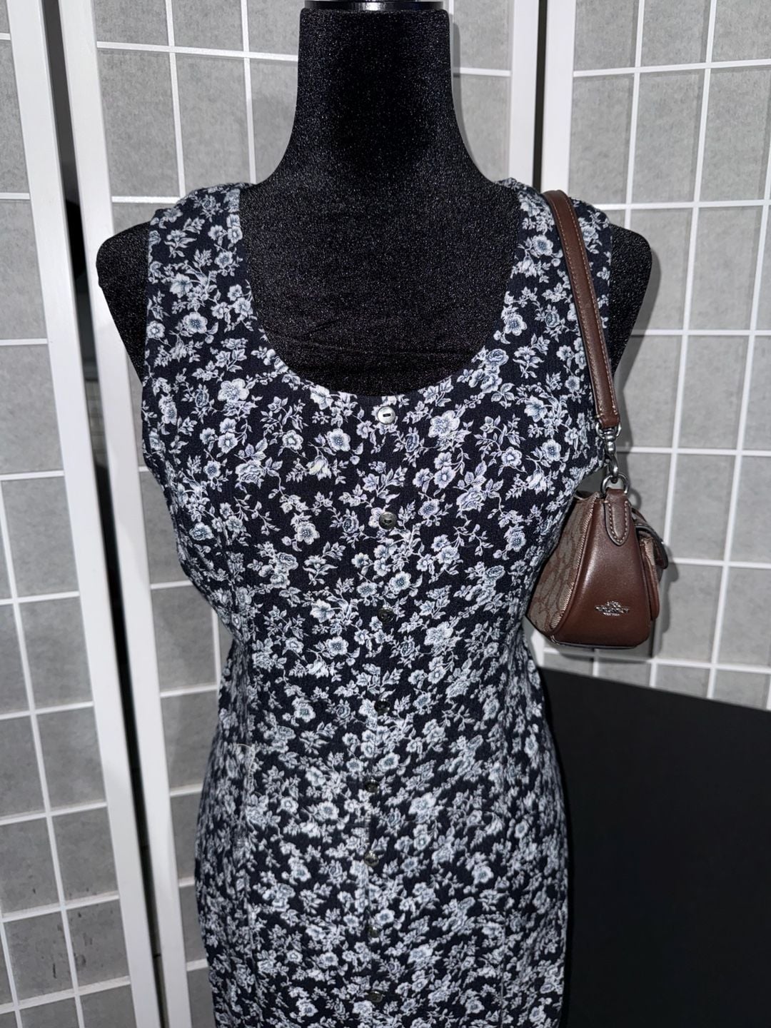 Appropriate Behavior Women's Sleeveless Floral Print Midi Dress with Button Front, Size 14 4