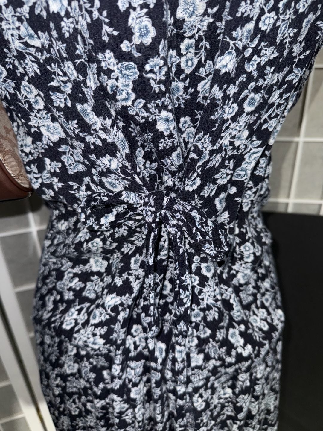 Appropriate Behavior Women's Sleeveless Floral Print Midi Dress with Button Front, Size 14 5