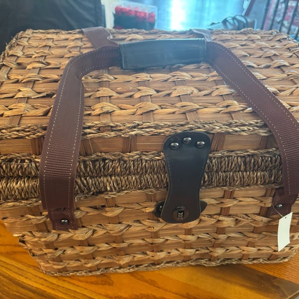 Wicker Picnic Basket Set with Service for 4, Insulated Cooler Section