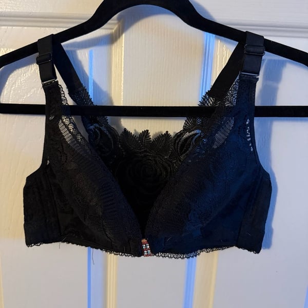 Black Rose Embroidery Front Closure Wireless Support Bra