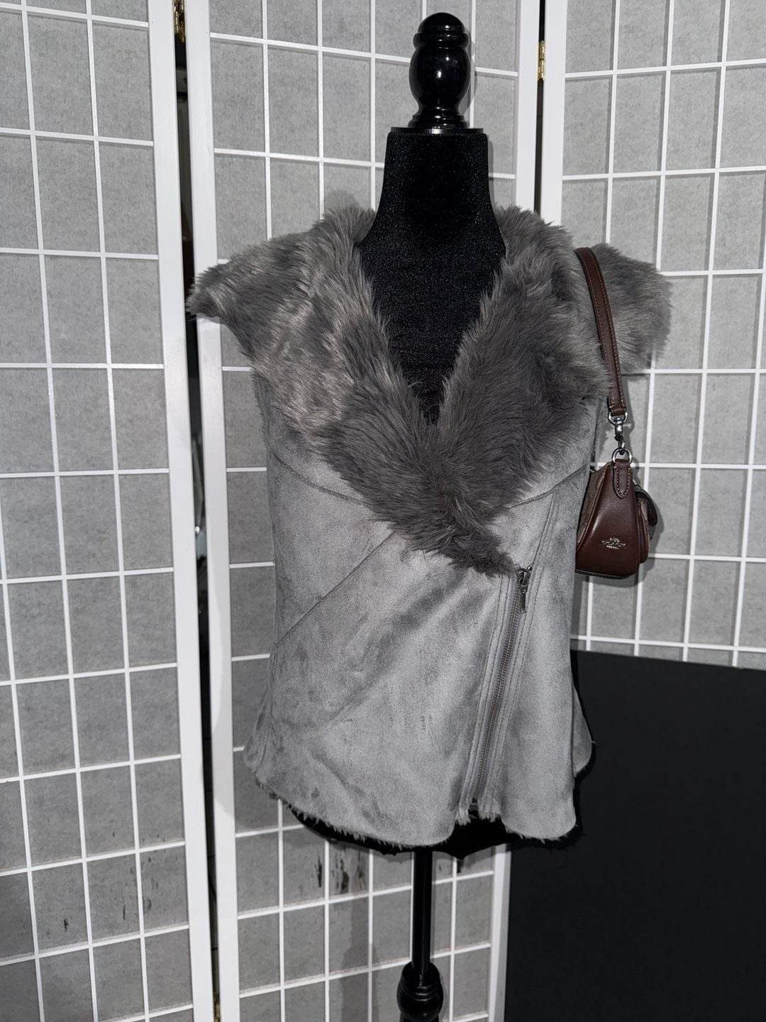 Charming Charlie Women's Gray Faux Suede and Faux Fur Moto-Style Vest 3