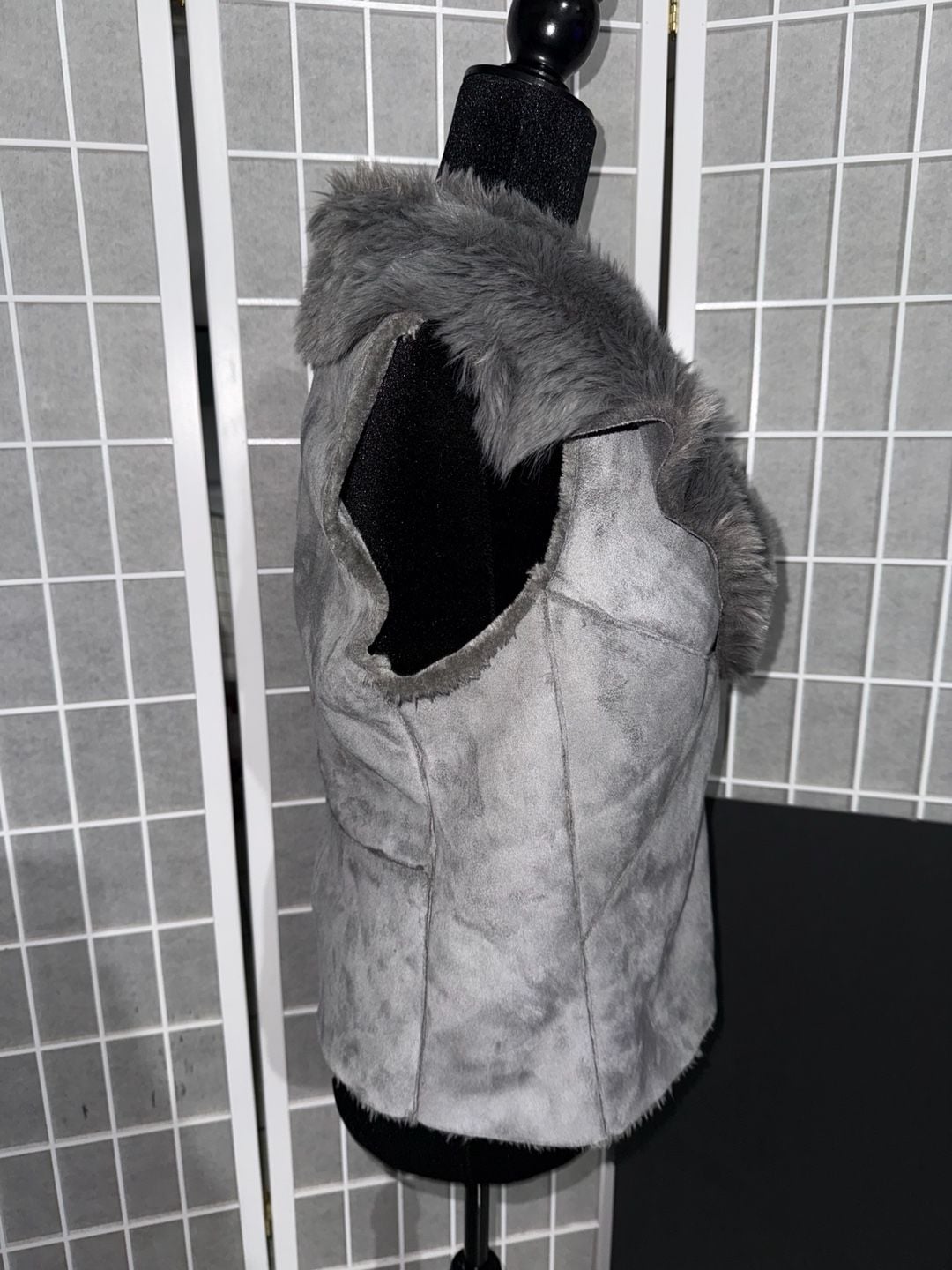 Charming Charlie Women's Gray Faux Suede and Faux Fur Moto-Style Vest 5