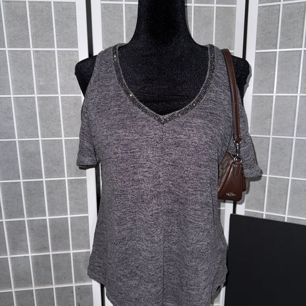 Juicy Couture Women's Gray Heather Knit V-Neck Cold Shoulder Top with Beaded Trim