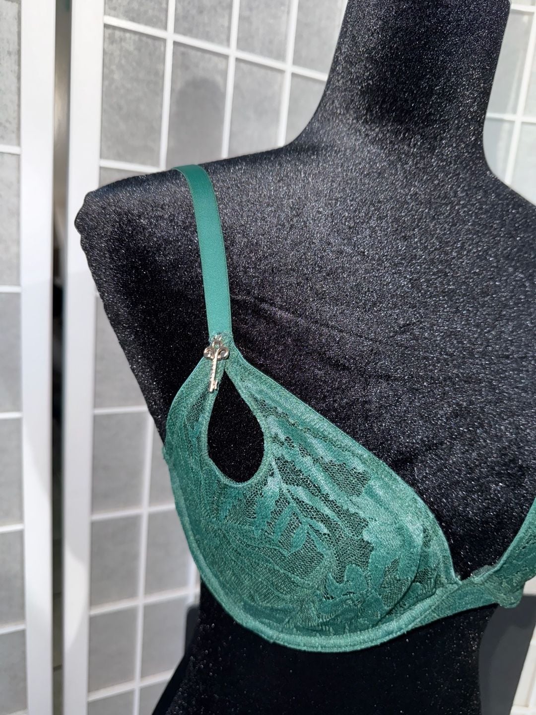 Savage X Fenty Shadowplay Lace Unlined Plunge Bra in Forest Green 3