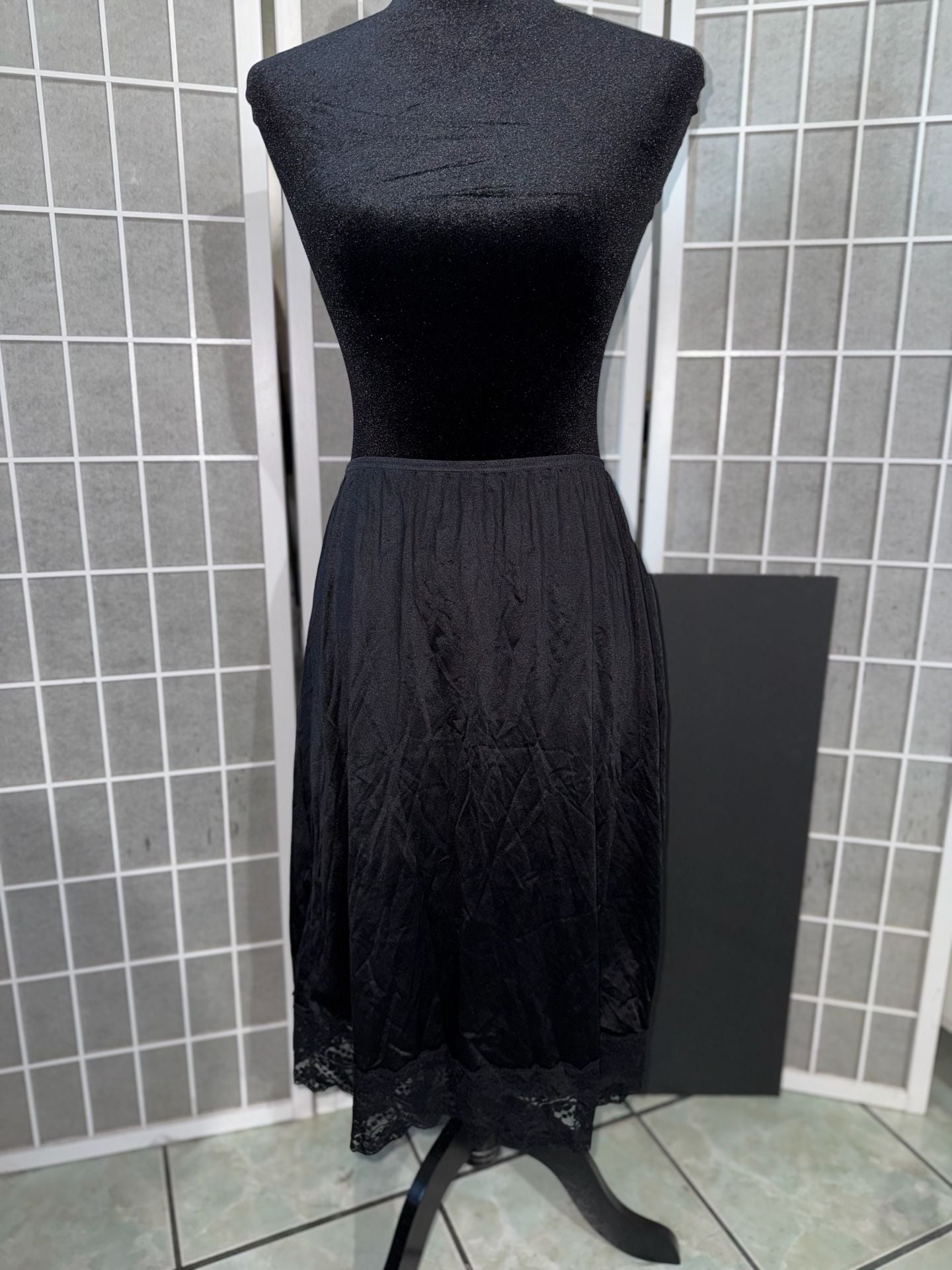 Bali Studio Women's Black Lace Trim Half Slip Skirt 1