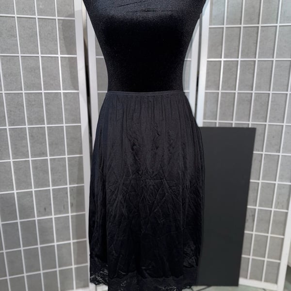 Bali Studio Women's Black Lace Trim Half Slip Skirt