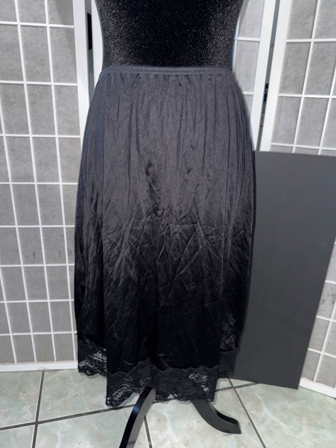 Bali Studio Women's Black Lace Trim Half Slip Skirt 2