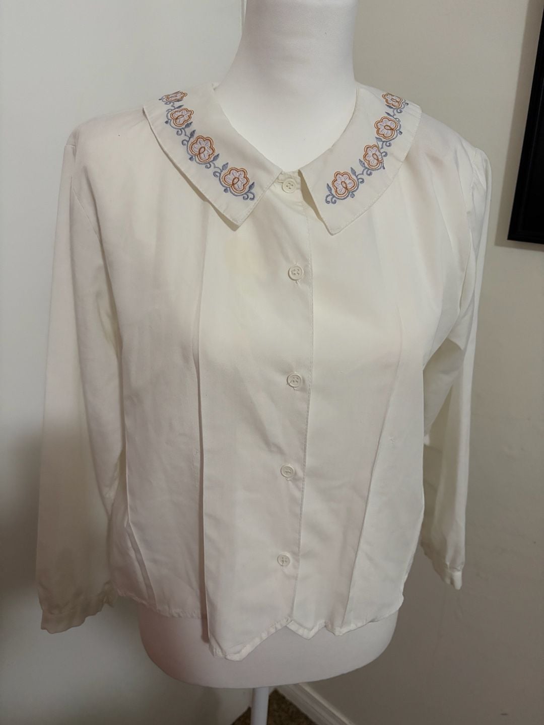 Vintage Long Sleeve Cream Blouse with Floral Embroidered Collar 2