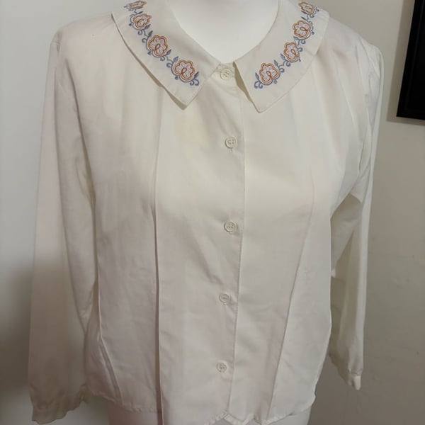 Vintage Long Sleeve Cream Blouse with Floral Embroidered Collar