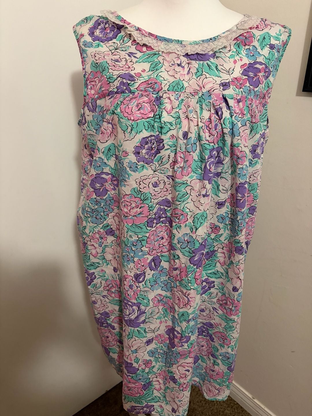 Vintage Floral Print Nightgown with Lace Trim 2