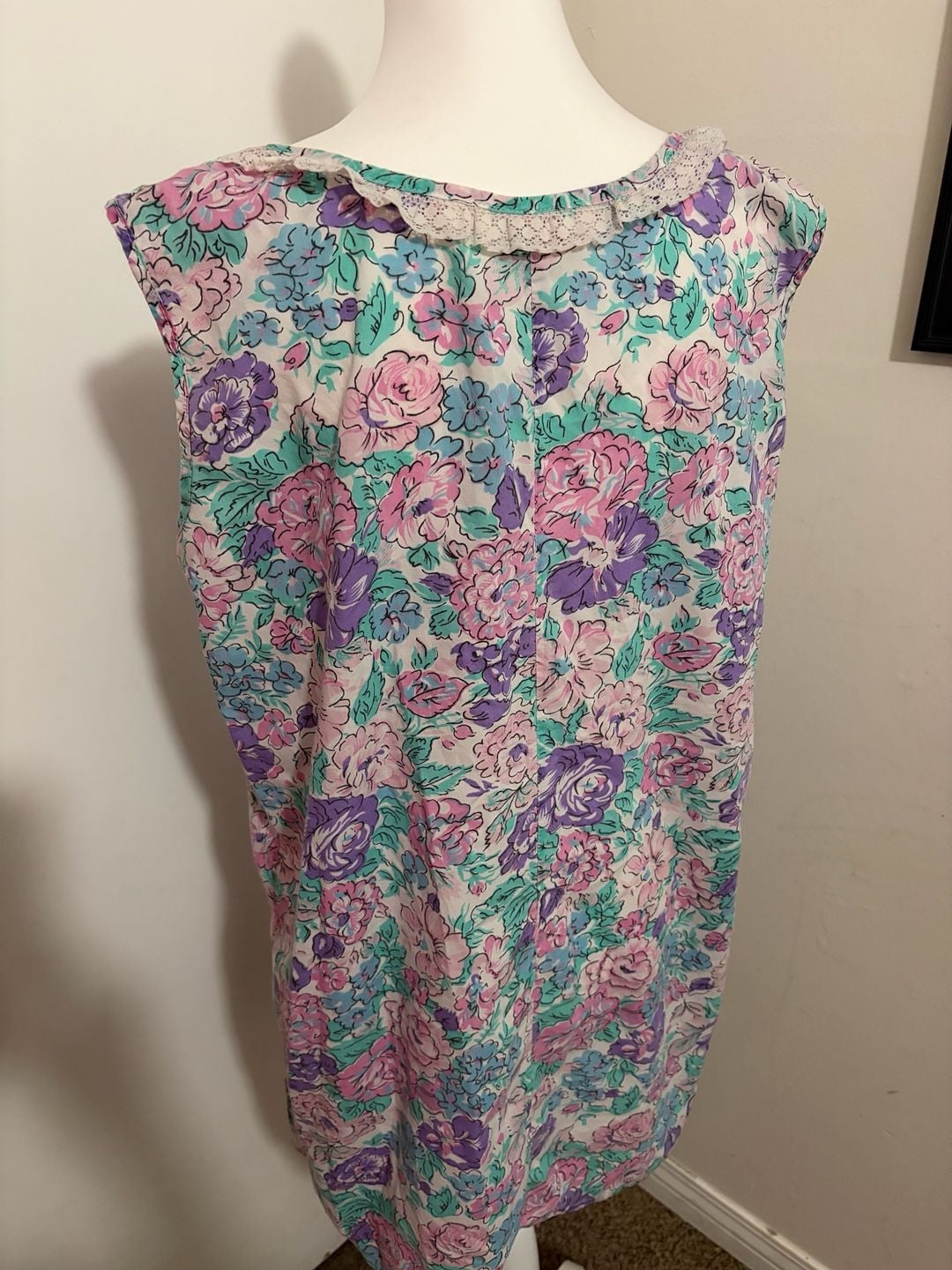 Vintage Floral Print Nightgown with Lace Trim 3