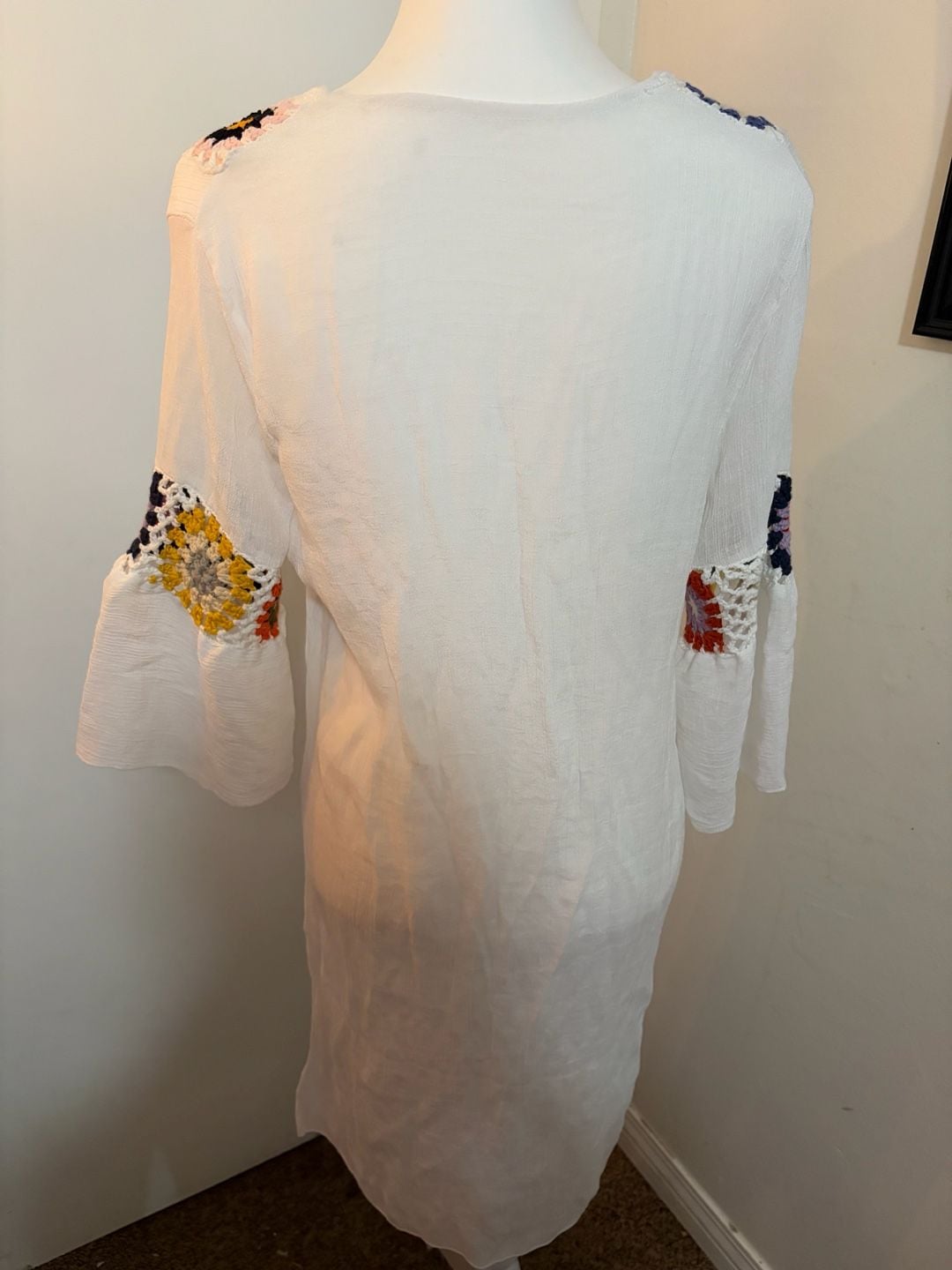 3/4 Sleeve White Crochet Floral Tunic 3