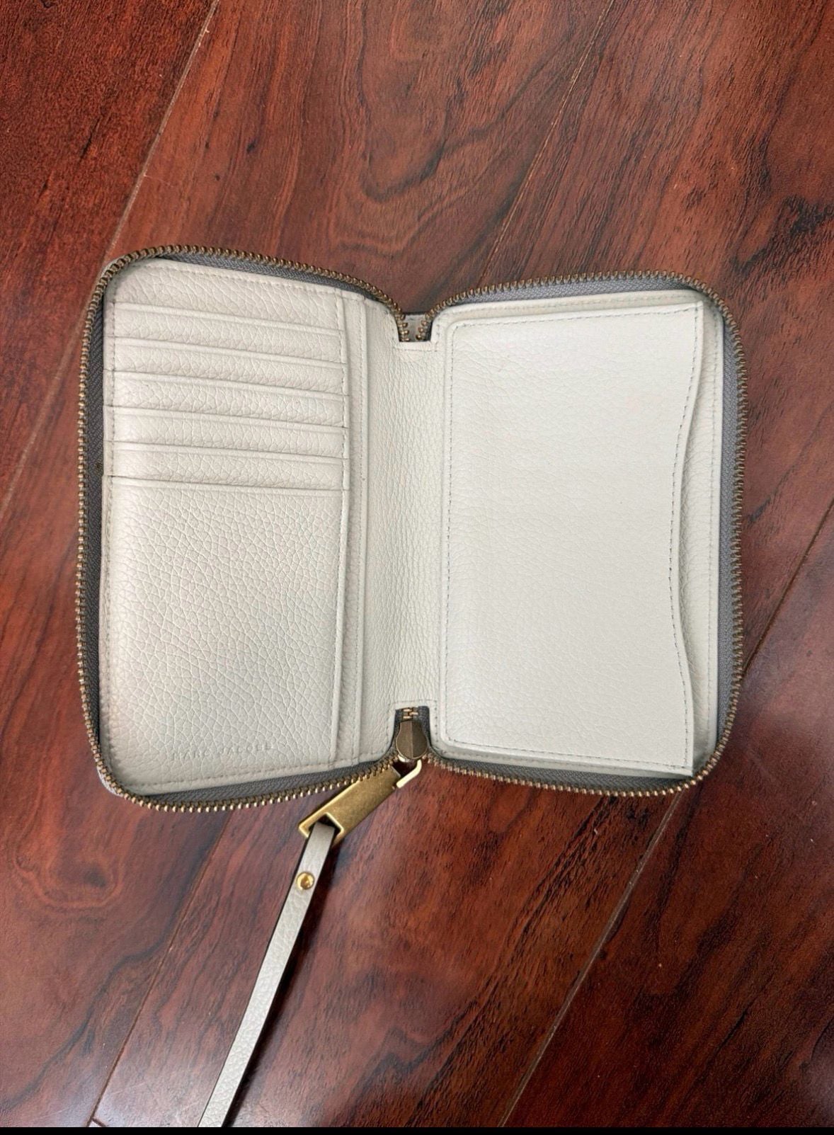 Marc Jacobs Recruit Zip Wristlet in Dove Gray Pebble Leather 4