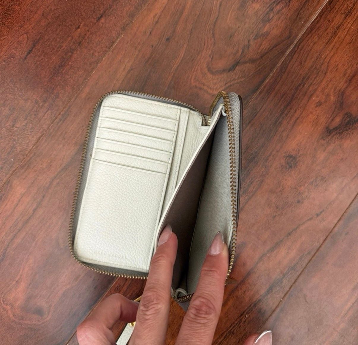 Marc Jacobs Recruit Zip Wristlet in Dove Gray Pebble Leather 6