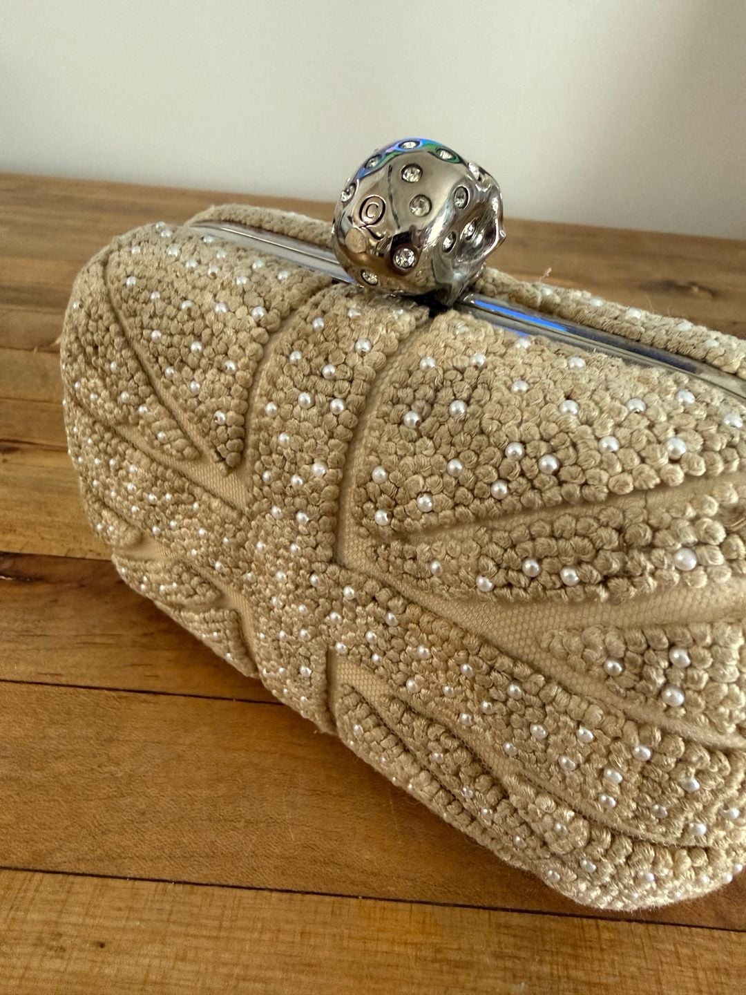Alexander McQueen Britannia Skull Clutch Bag in Beige Knit with Pearl Embellishments 4