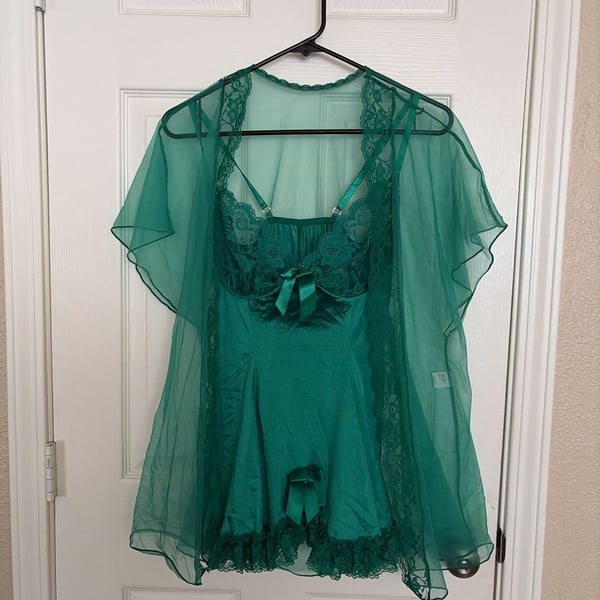 Intimate Attitudes Vintage Emerald Green Lace Babydoll Lingerie Set with Matching Robe