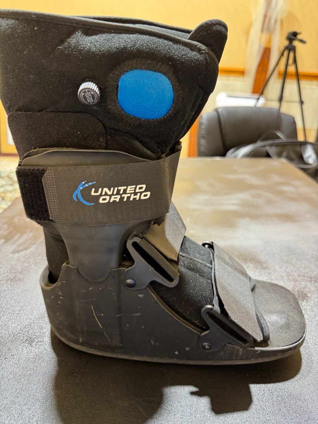 United Ortho USA14115 Short Air Cam Walker Fracture Boot, Black 16