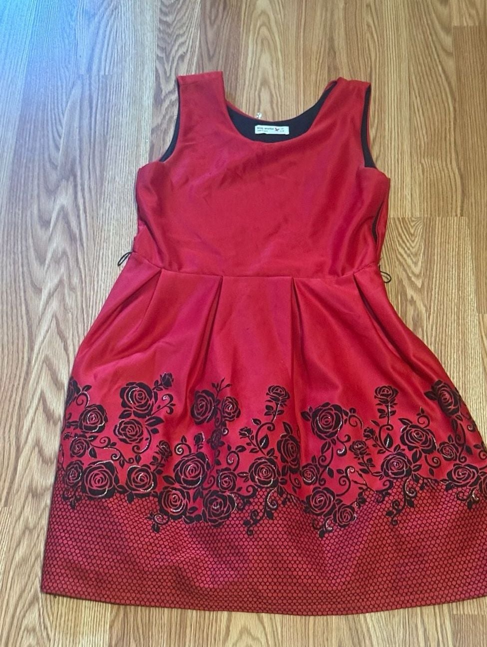 Knit Works Girls Red Pleated Party Dress with Black Floral Print, Size 16 1/2 2