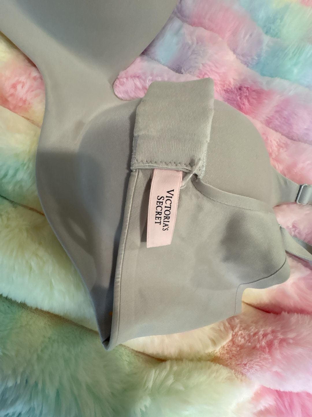 Victoria's Secret Infinity Flex Lightly Lined Wired Plunge Bra. Size 32DDD. Only worn once. I did cut the tags off for comfort reasons. 3