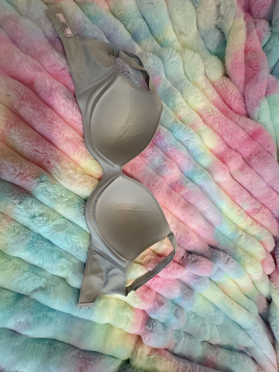 Victoria's Secret Infinity Flex Lightly Lined Wired Plunge Bra. Size 32DDD. Only worn once. I did cut the tags off for comfort reasons. 4