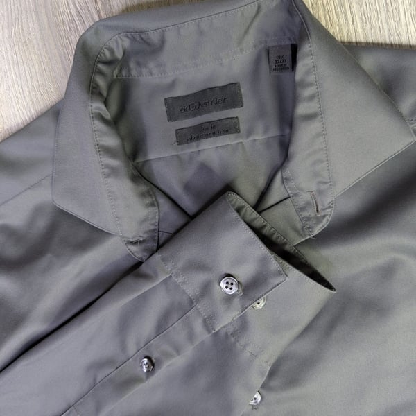ck Calvin Klein Men's Slim Fit Infinite Non-Iron Dress Shirt Gray 16.5 32/33