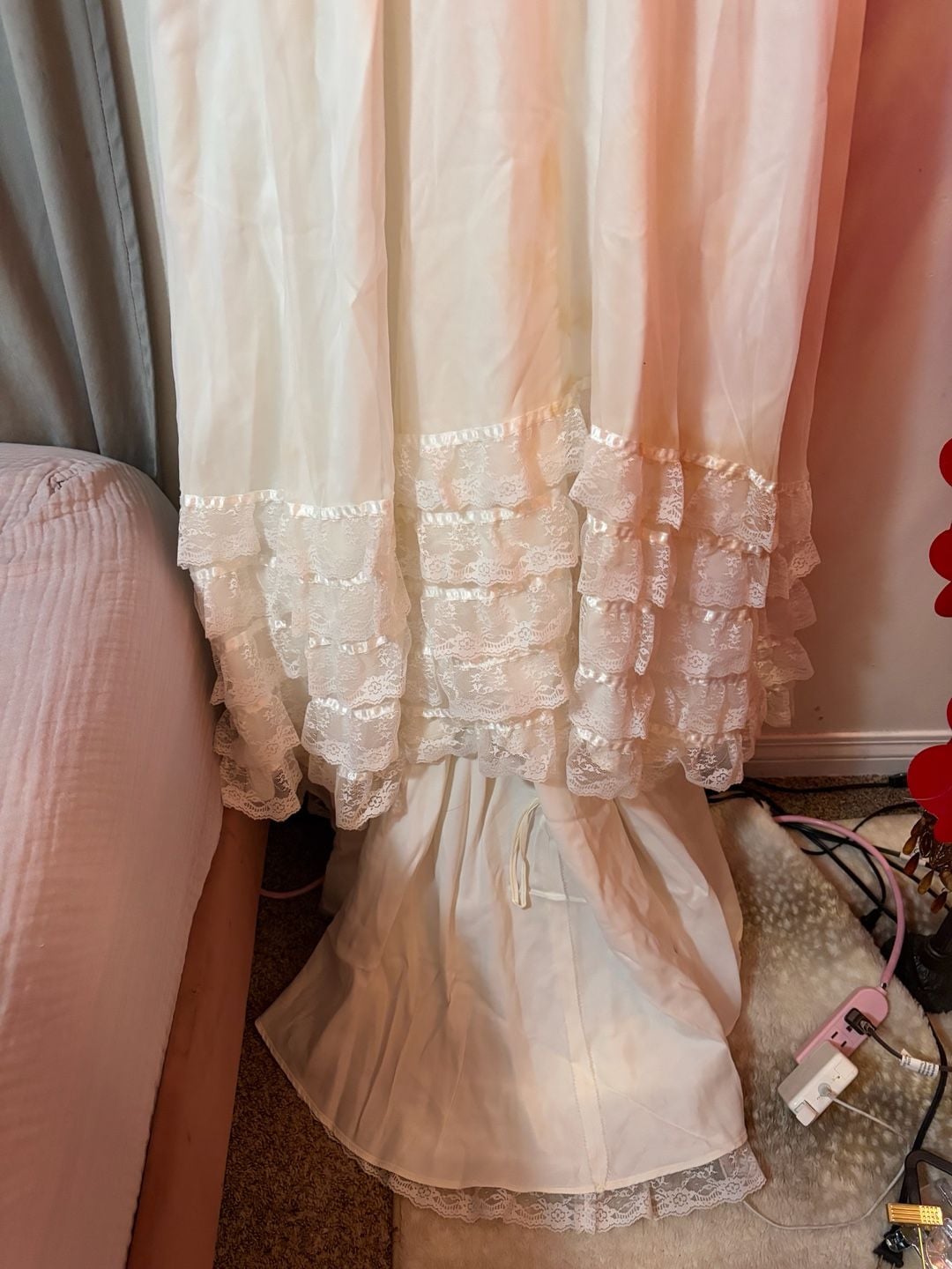 Vintage 1980s Victorian Style Lace Ruffle Tiered Wedding Dress 3