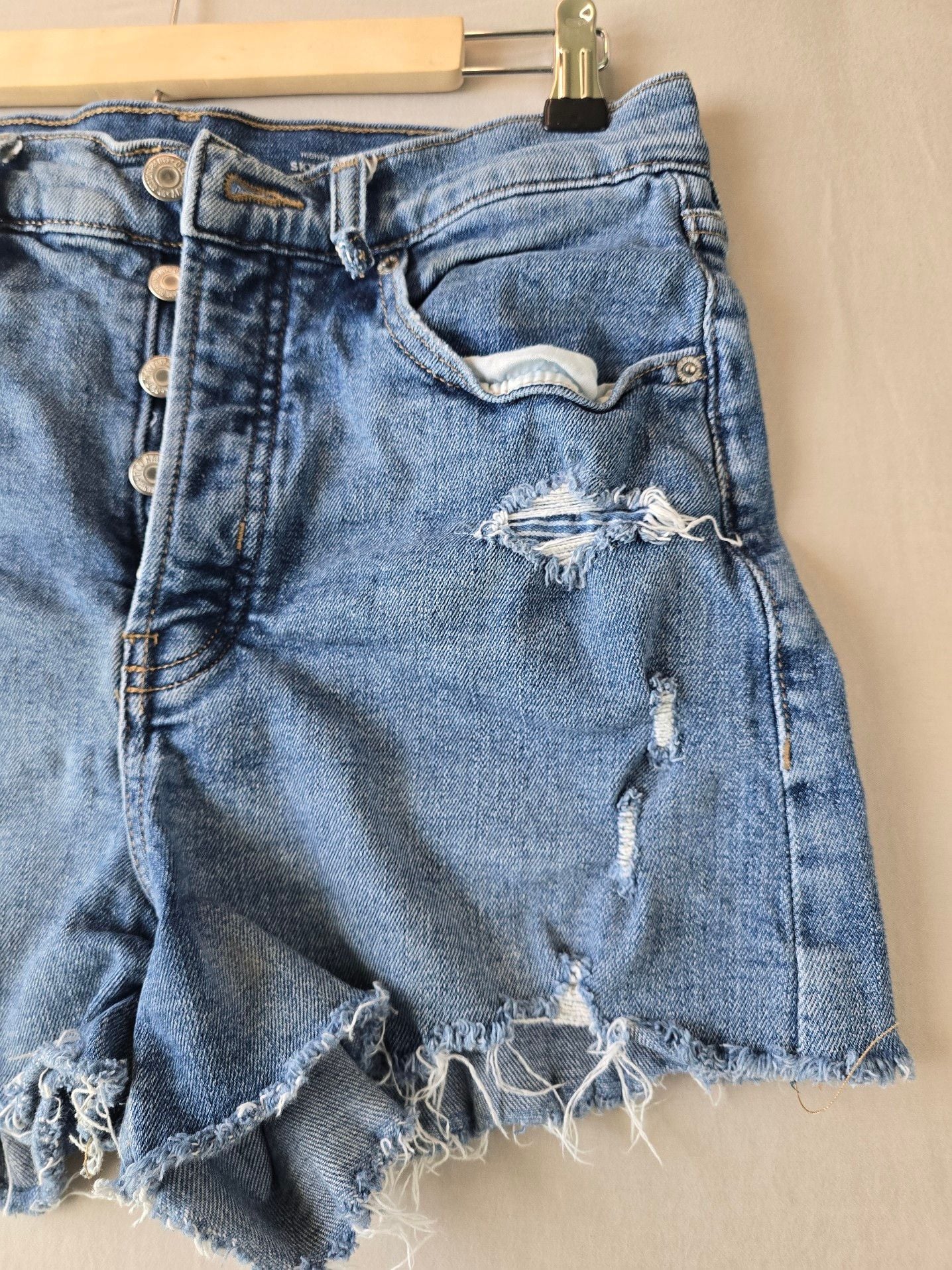 Old Navy Higher High-Rise Sky-Hi A-Line Secret-Smooth Pocket Distressed Denim Shorts 8