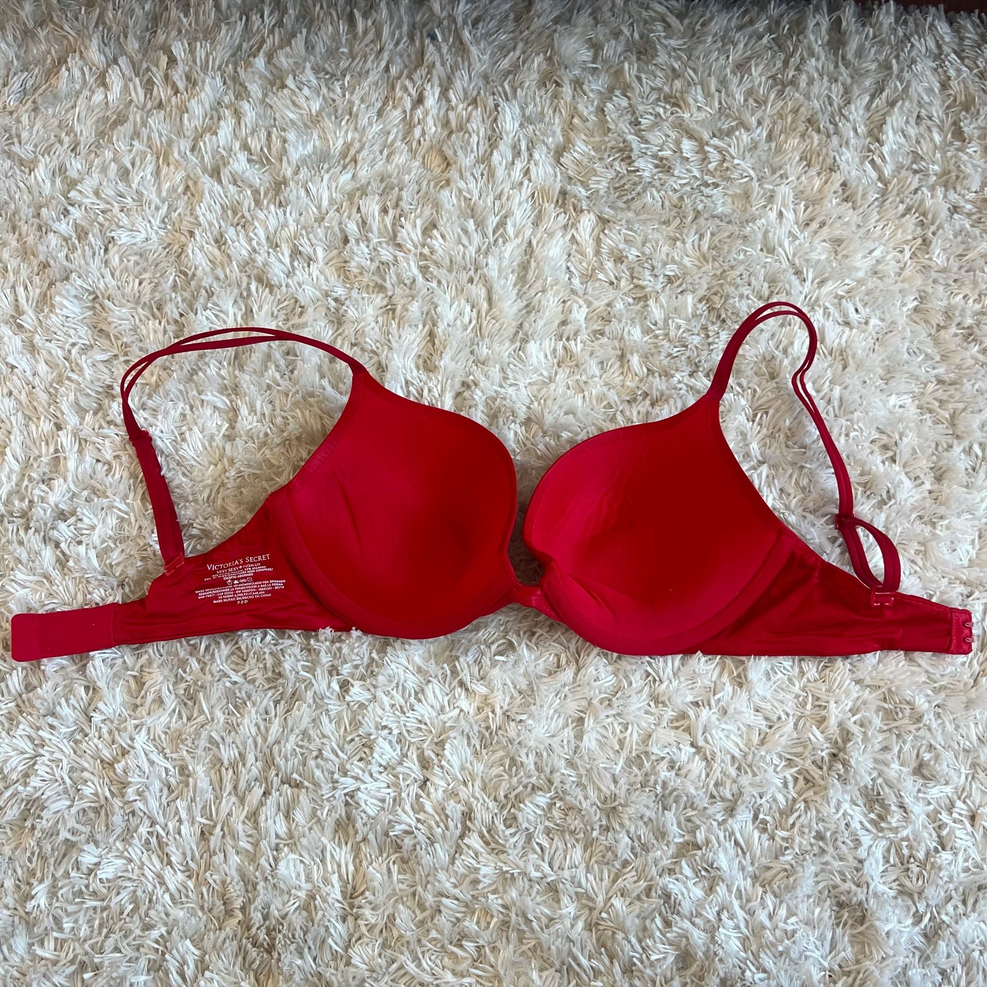 Victoria's Secret Very Sexy Push-Up Bra in Red, Size 32D 3