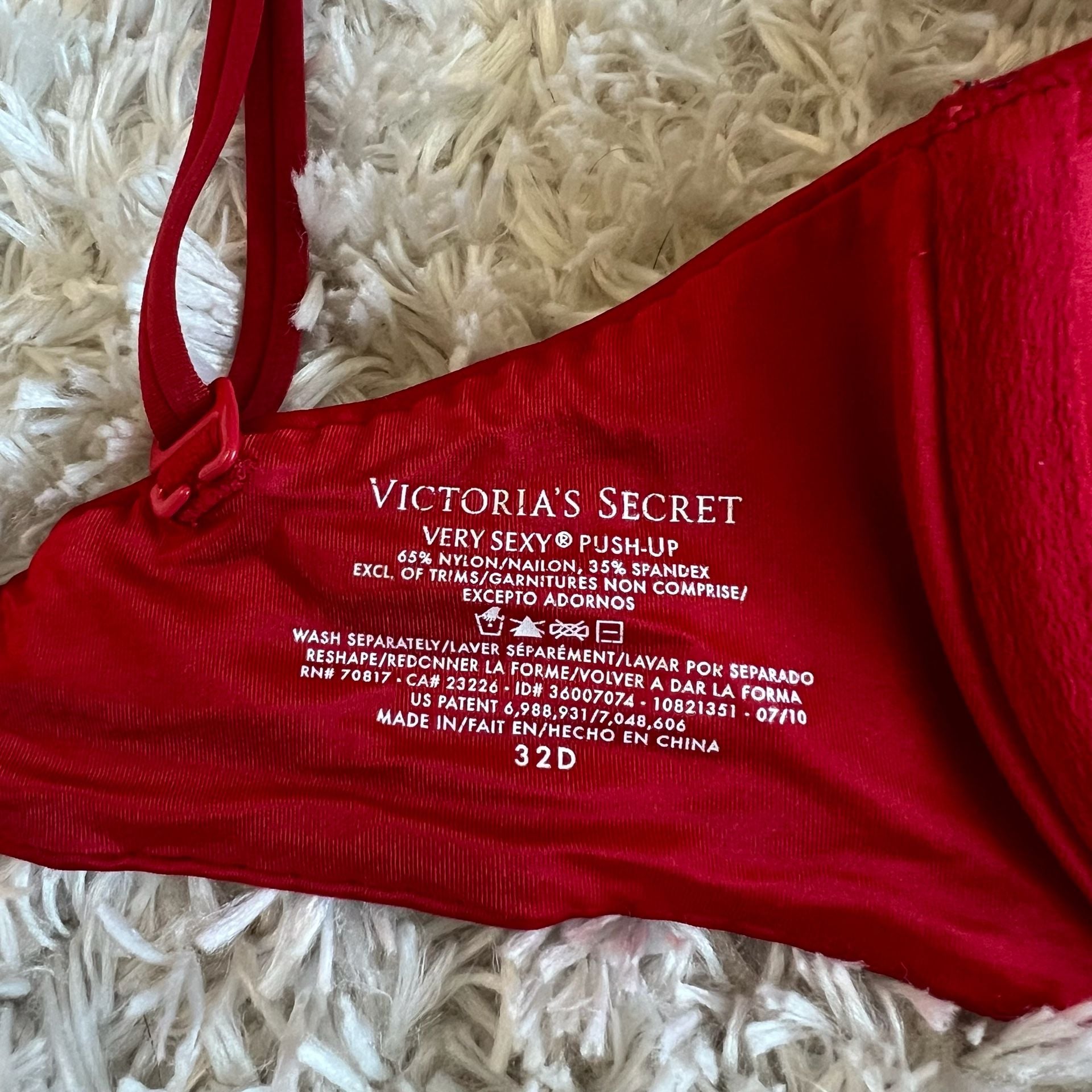 Victoria's Secret Very Sexy Push-Up Bra in Red, Size 32D 4