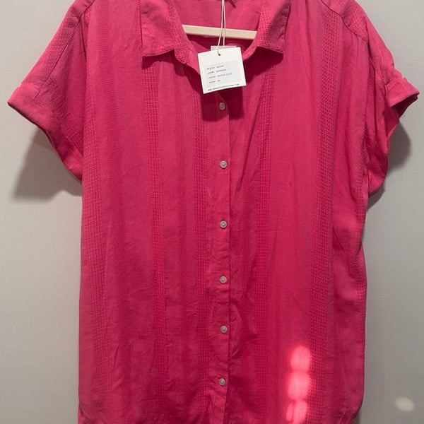 beachlunchlounge Pink Short Sleeve Button-Down Shirt in Aurora Pink, Sz XL