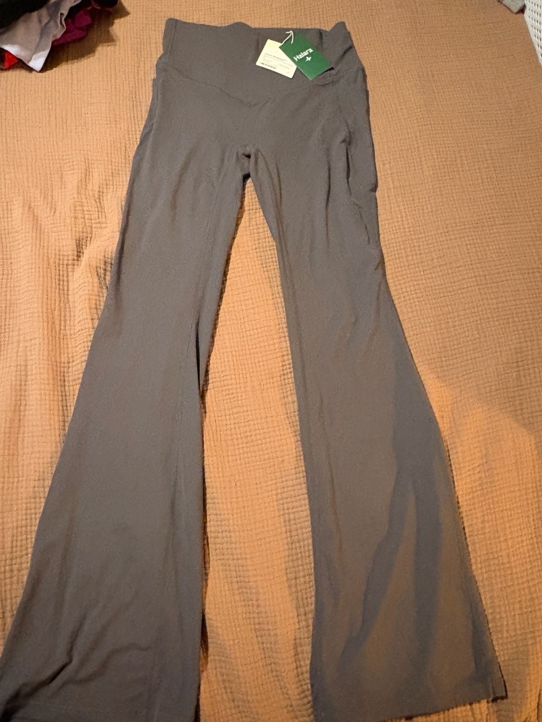 Women's UltraSculpt™ Shaping Yoga Flare Leggings - Halara 1