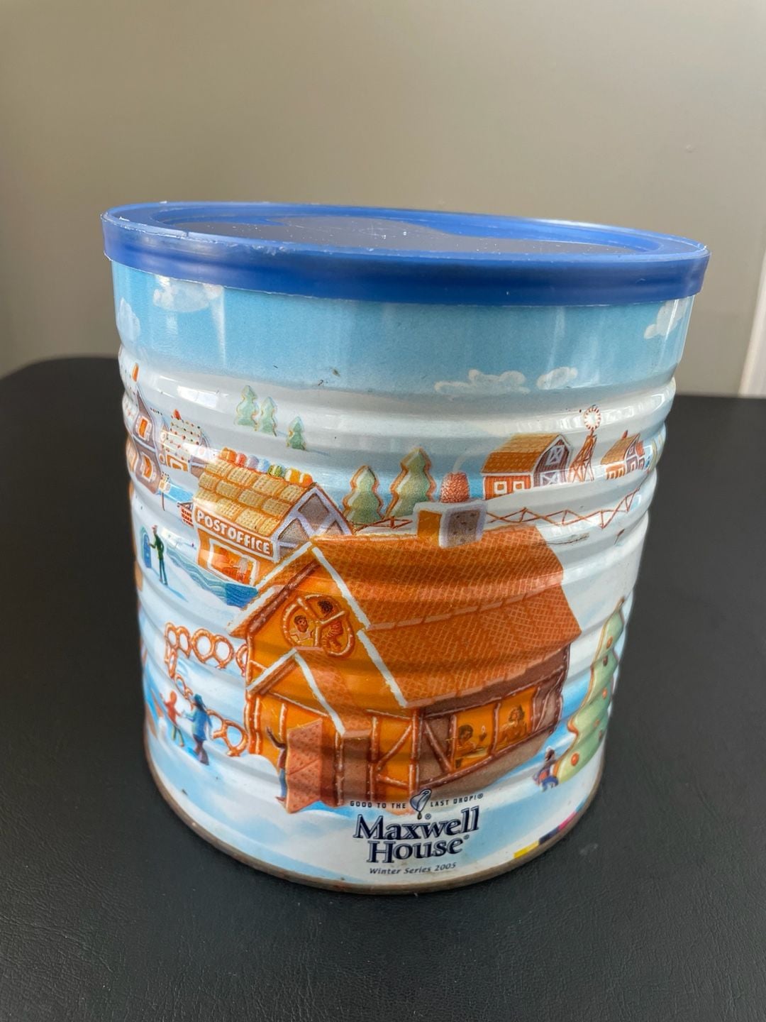 Maxwell House Winter Series 2005 Collectible Coffee Tin Gingerbread House Design 1