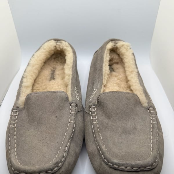 UGG Ansley Women's Suede Moccasin Slippers Size 9