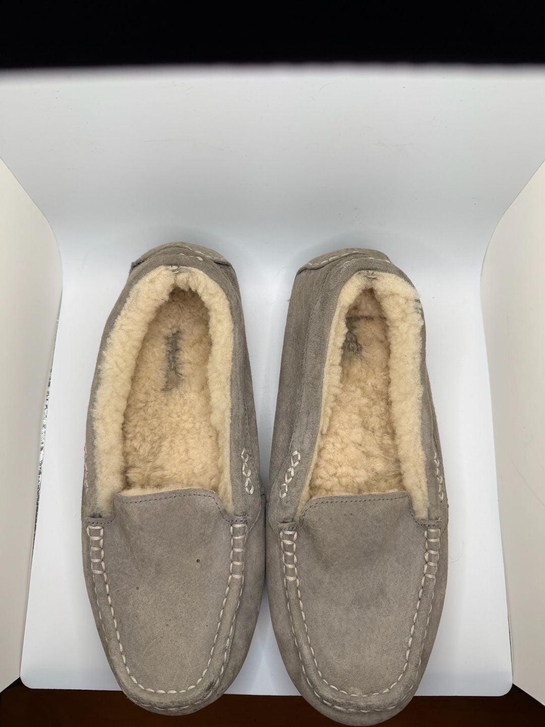 UGG Ansley Women's Suede Moccasin Slippers Size 9 3