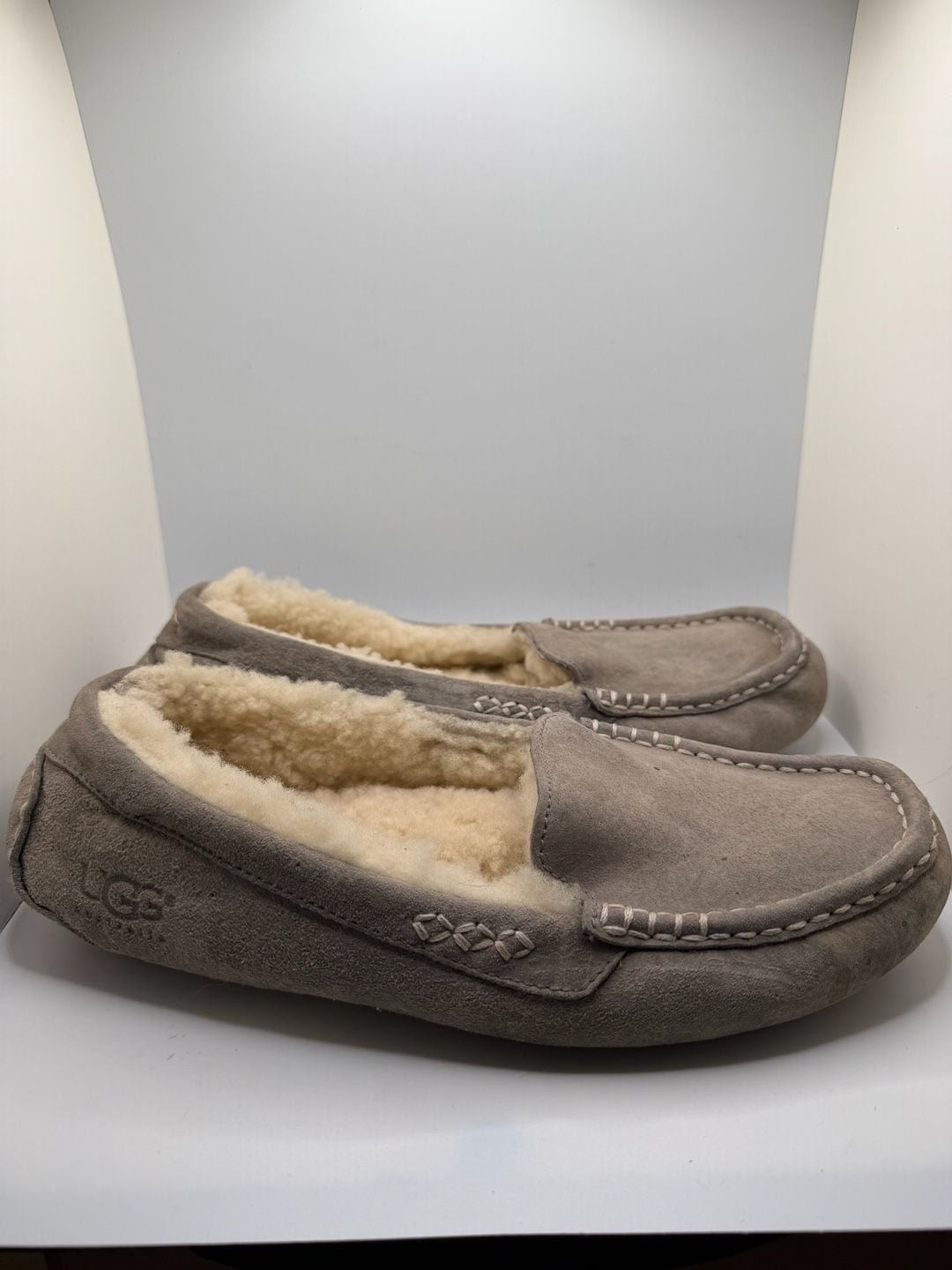 UGG Ansley Women's Suede Moccasin Slippers Size 9 5