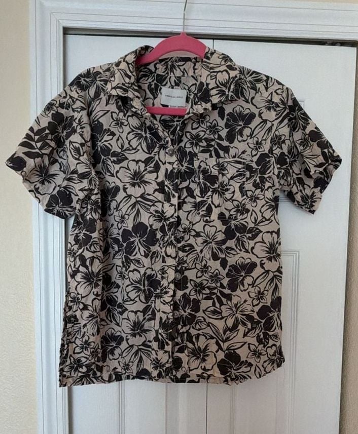 American Eagle Men's Black and Tan Floral Print Short Sleeve Button-Up Camp Shirt 2
