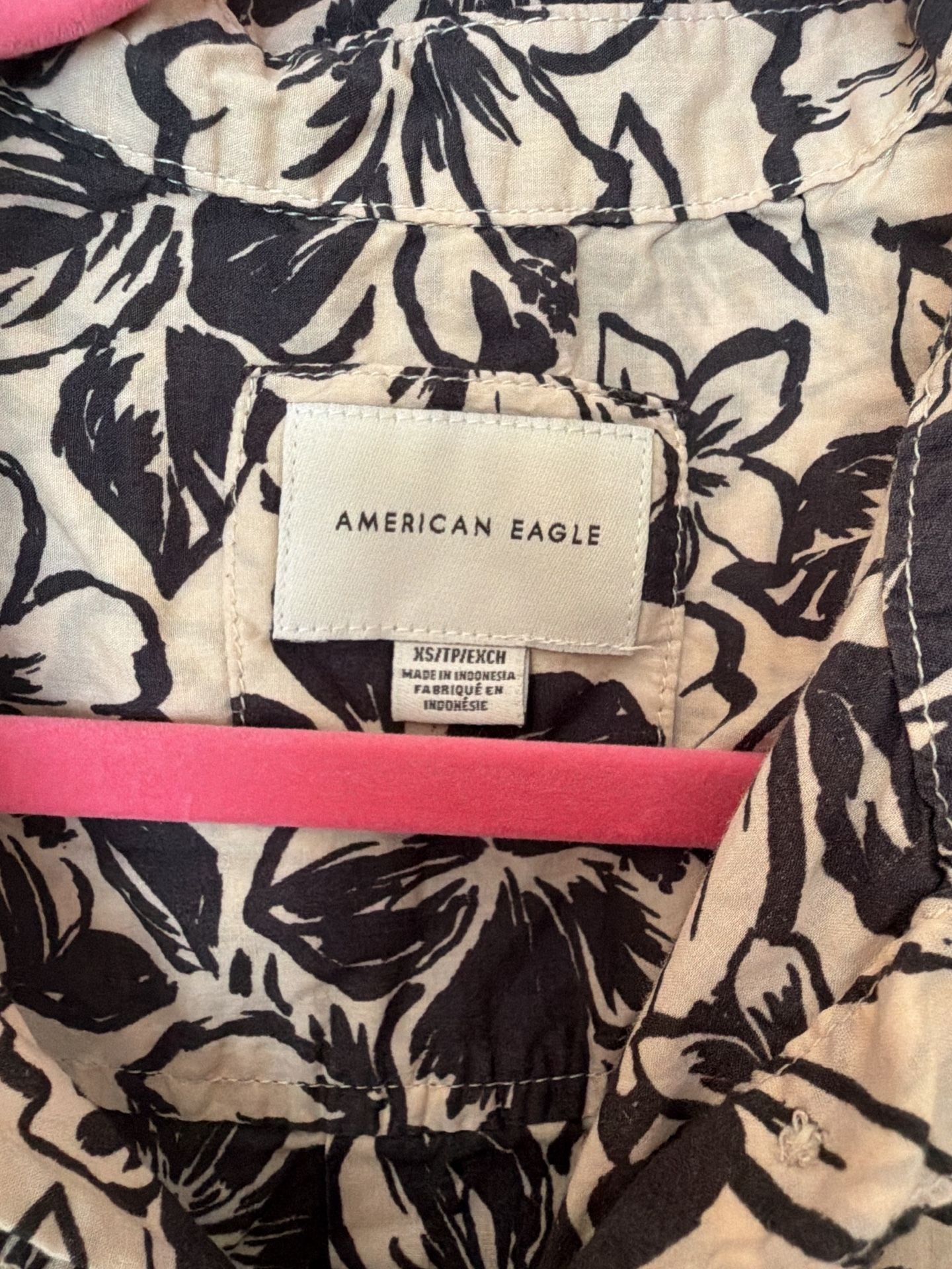American Eagle Men's Black and Tan Floral Print Short Sleeve Button-Up Camp Shirt 3