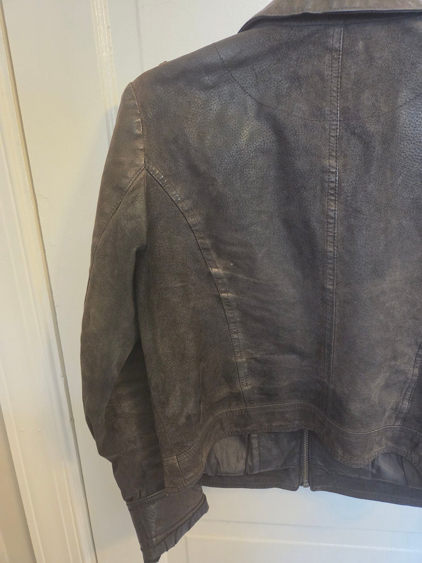 Levi's Women's Genuine Leather Utility Jacket with Shoulder Epaulets 6