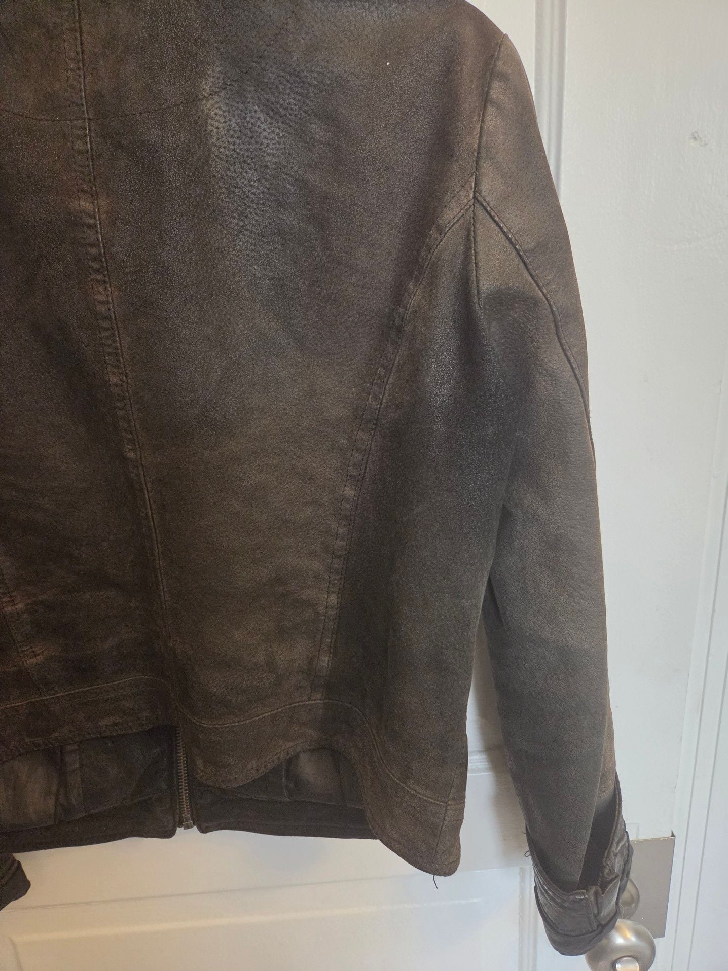 Levi's Women's Genuine Leather Utility Jacket with Shoulder Epaulets 7
